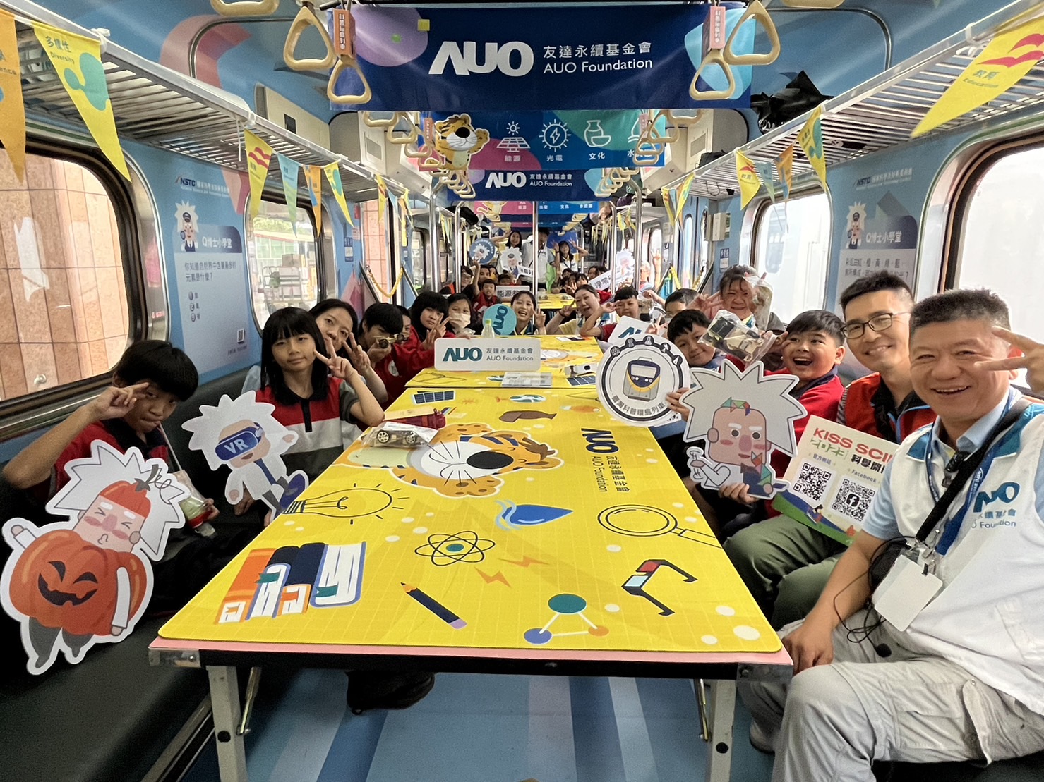 人生就是博永續基金會參與「臺灣科普環島列車」，設計基礎科學車廂課程，以「淨零碳排和永續能源」為主題，讓學生透過創意實驗認識淨零知識，以及思考生活中的減碳行為